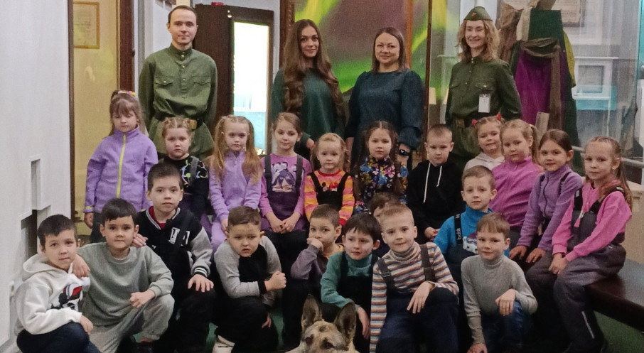 Дети группы ТУРИСТЫ побывали в Краеведческом музее, где проходили БОЛЬШИЕ МАНЕВРЫ 🎺🥁🪖 Дети группы ТУРИСТЫ побывали в Краеведческом музее, где проходили БОЛЬШИЕ МАНЕВРЫ 🎺🥁🪖.